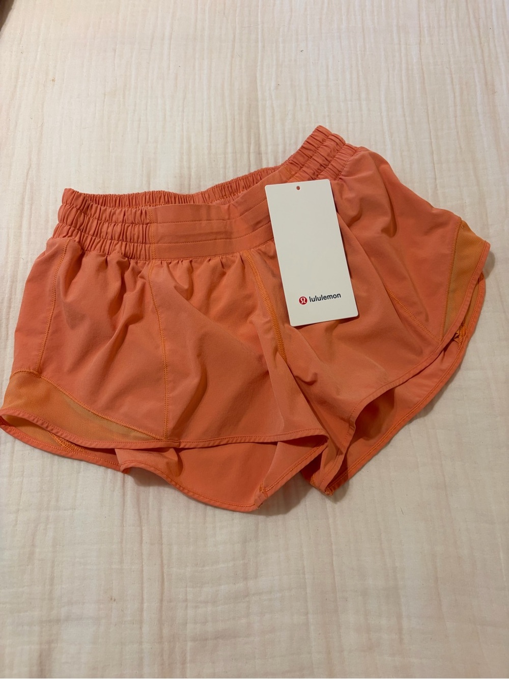 lululemon athletica Cantaloupe HR Hotty Hot 2.5 lined shorts size 6